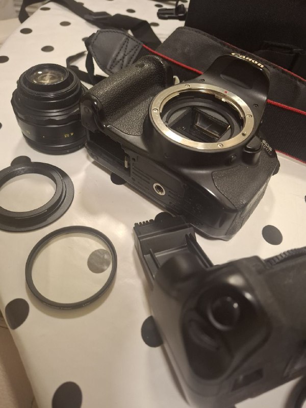 Камера Canon 650d с объективом Гелиос 44м-2 и аксессуарами 4