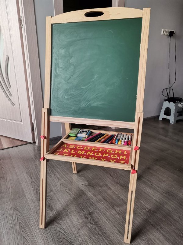 Развивающая доска мольберт для ребенка с фломастерами 2