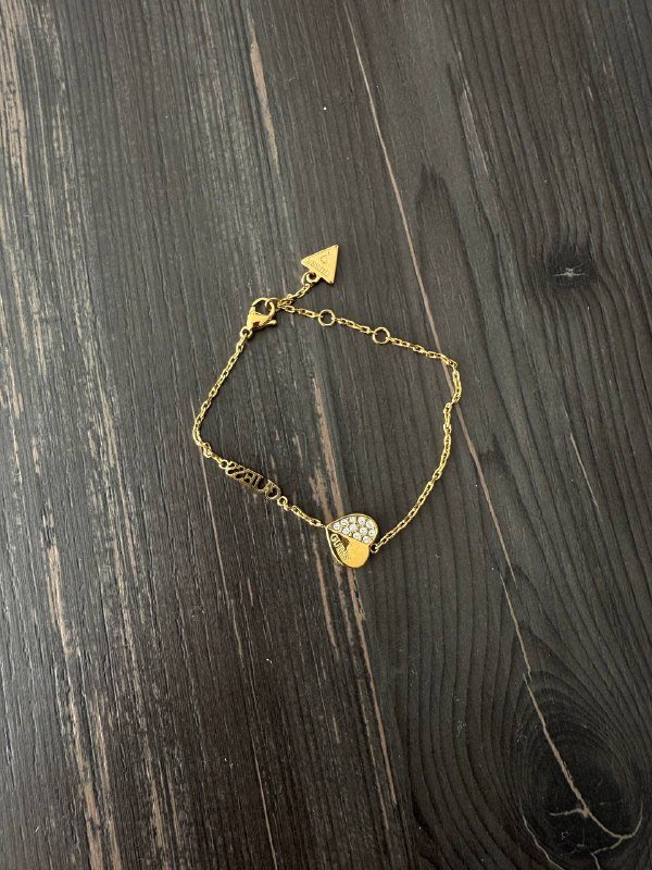 Юбка черная, юбка/шорты Zara, Водолазка, Топ Zara, Боди, Сапожки Celine, Цепочка, браслеты Guess 9