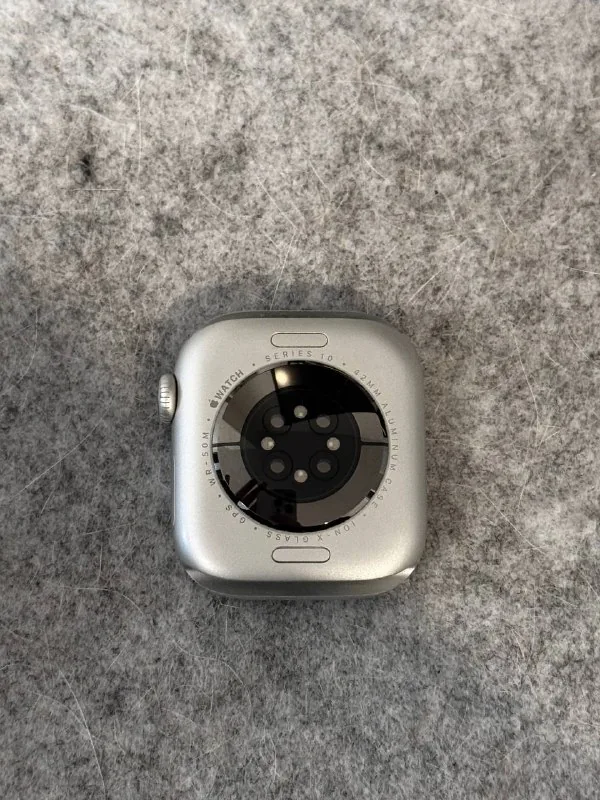 Apple Watch Series 10, 42 мм, серебристый алюминий, GPS 1