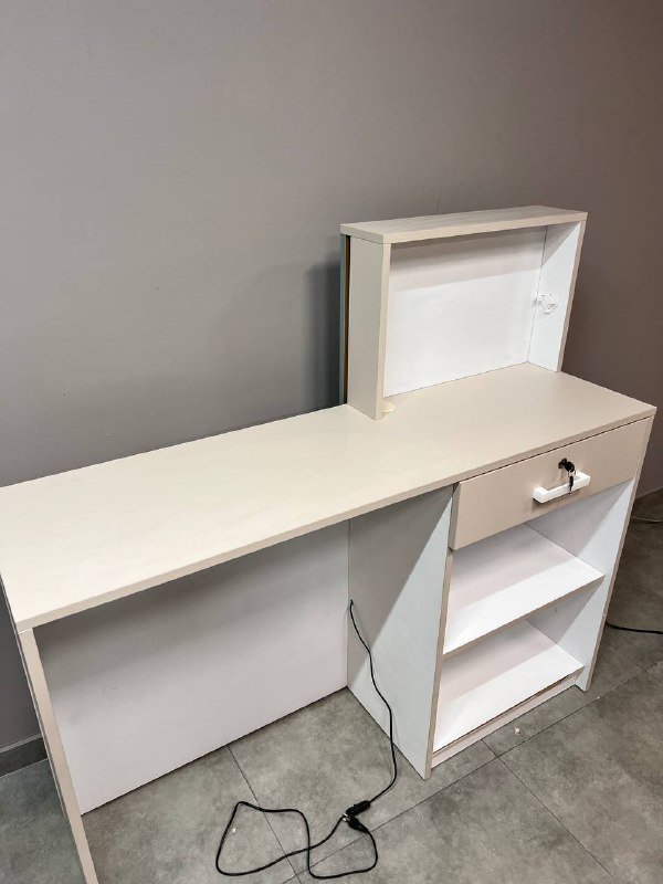 стойка ресепшен с подсветкой 2