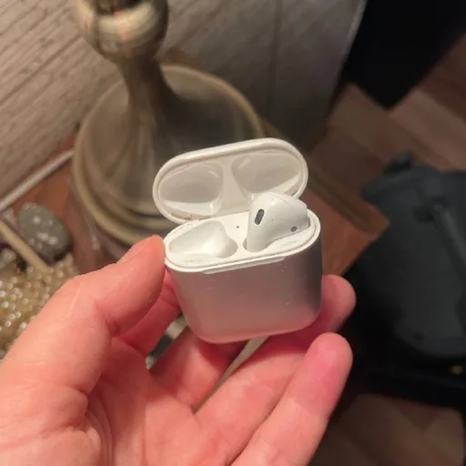 Один AirPod с чехлом, 2 поколение