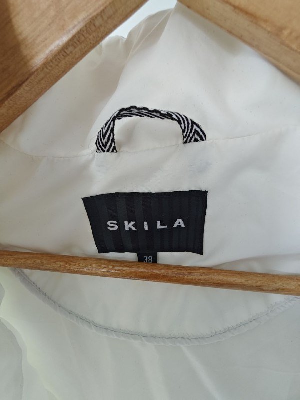 Женская куртка утеплённая, лёгкая, непромокаемая 5