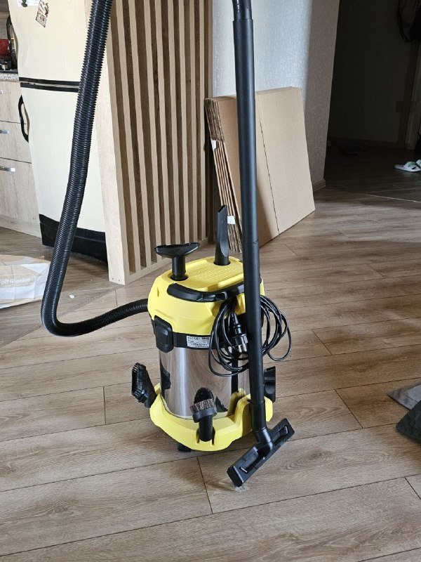 Письменный стол с металлическим каркасом