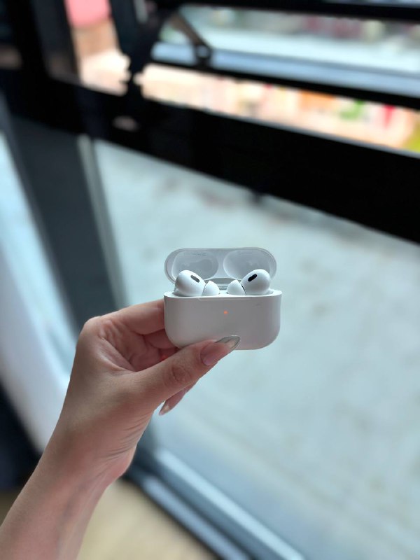 iPhone 14 Pro Max, AirPods Pro 2, кабель зарядки 4