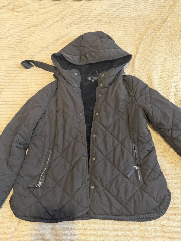 Шубка, дубленка Zara, безрукавка Zara, дождевик, куртка стеганая Zara, меховая куртка Levi’s 7