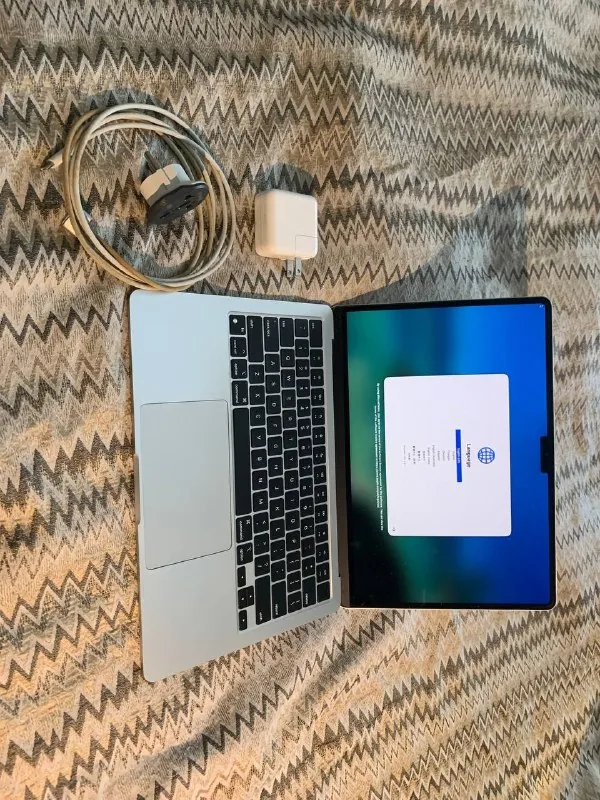 MacBook Air M2 8/256 1