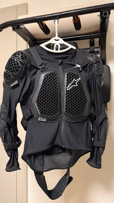Защитная мотокуртка Alpinestars Bionic Action V3