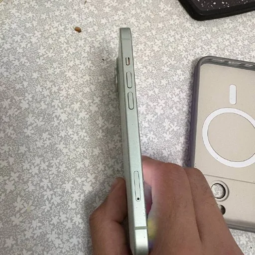 iPhone 15 128GB, green