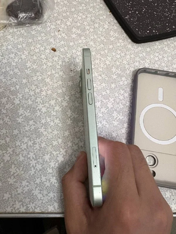 iPhone 15 128GB, green 1