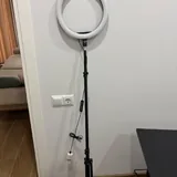 Столы, кольцевая лампа, Bluetooth-колонка 2