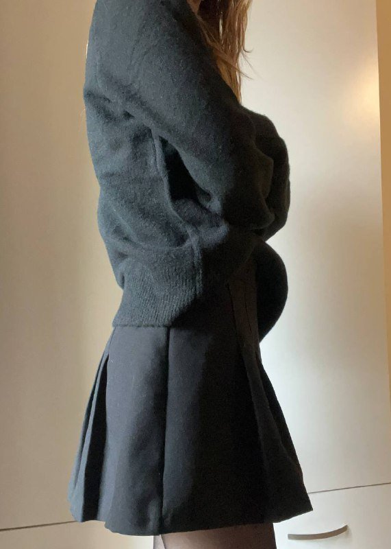 Зеленый топ, молочный топ, черное платье, белый топ, черная мини юбка 5