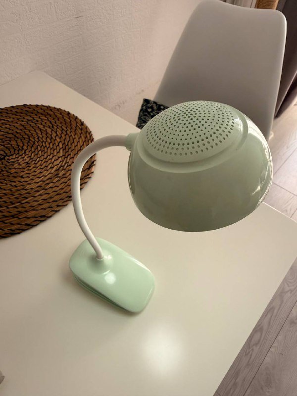 платье, косметика, вязальные нитки, фоторамки, банданы, настольная лампа, духи 9