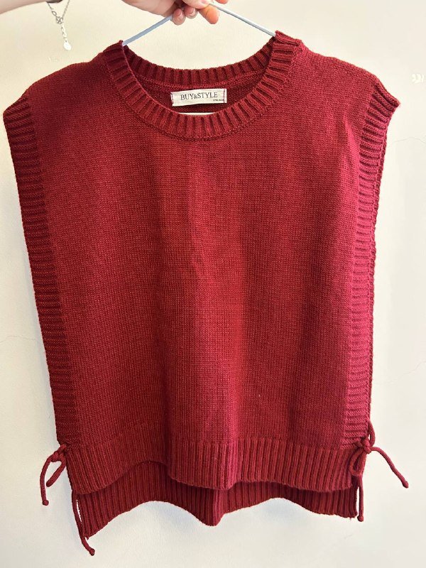 жилет вязаный на завязках по бокам