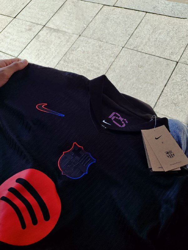 Barcelona T-shirt Size L