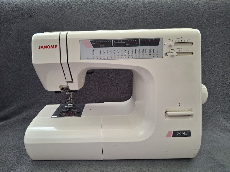 Швейная машинка Janome 7518A