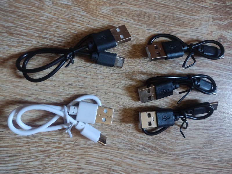 Копилка металлическая, коврик, разветвитель, переходник, USB провода, зарядное для часов, защитная пленка 8