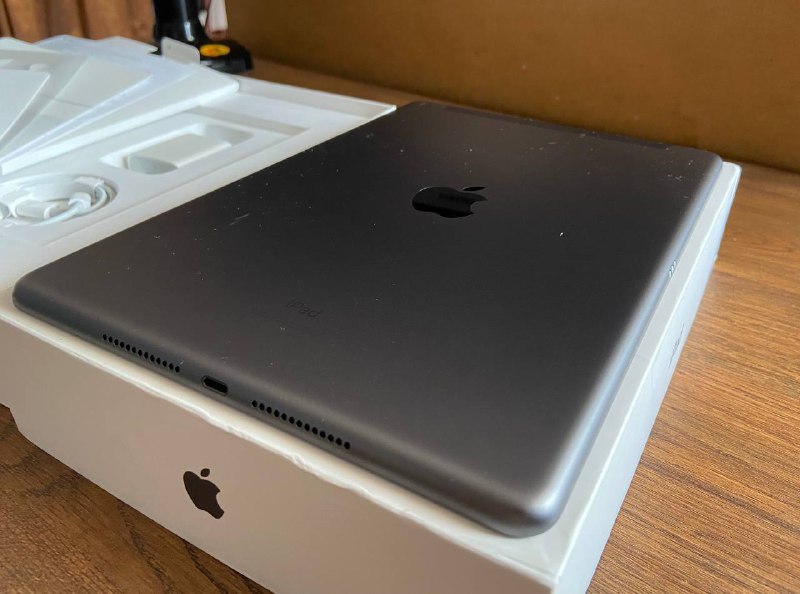 iPad 8 gen Space Gray 32 GB Wi-Fi Cellular Unlocked 4