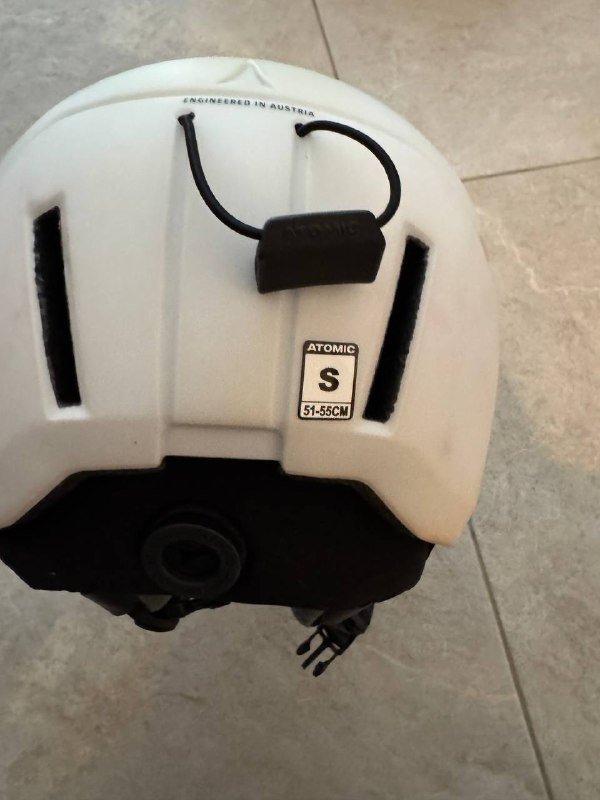 Два шлема для зимних видов спорта