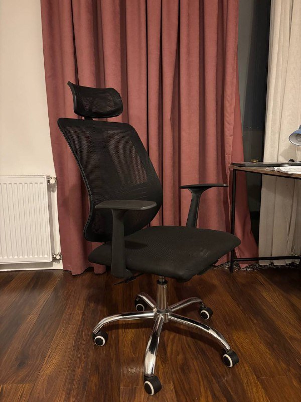 Стол, офисный стул, подставка под телефон 2