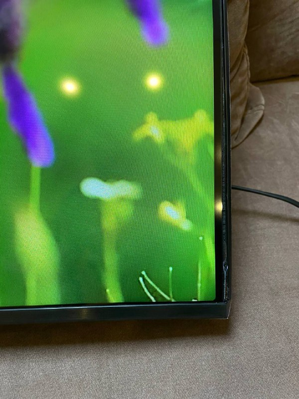 Samsung 4K smart TV with wall mount 4