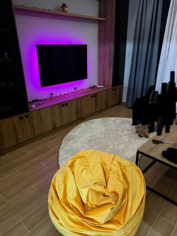 Бежевый почти новый ковёр 3