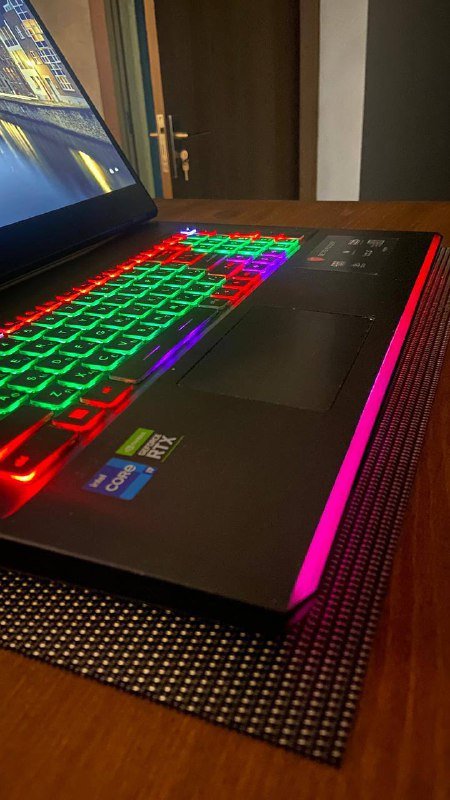 Телефон Samsung galaxy note 10, студийные мониторы KRK Rokit 5, Dj контроллер Pioneer DDJ-SX, игровой ноутбук MSI Raider GE76 5