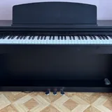 Пианино, наушники, робот-пылесос, мотошлемы, переноска, столик 1