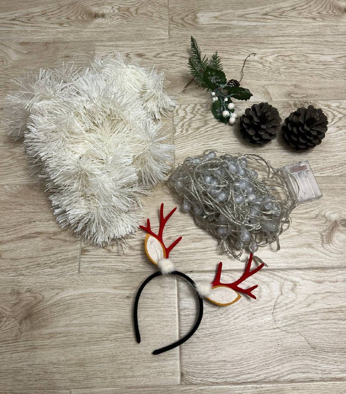 Новогодние украшения гирлянда, ободок, шишки, ветвь