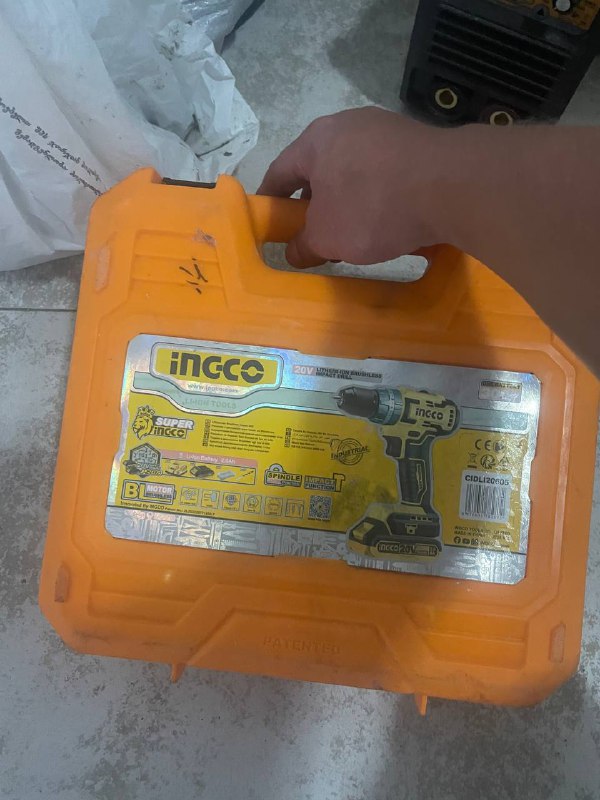 Инструменты, набор оборудования и сварочный аппарат 7