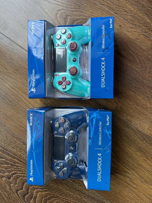 Sony PlayStation 4 PS4 500GB с джойстиками и играми 2