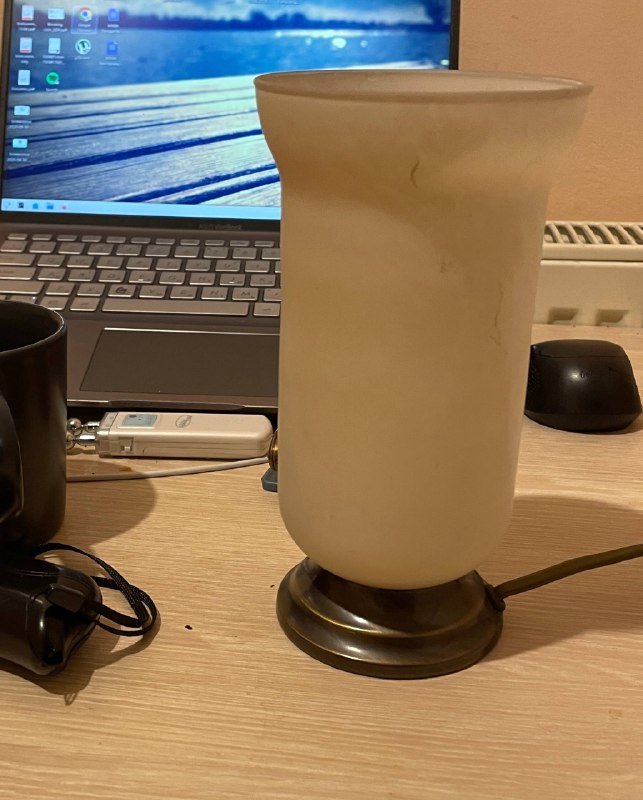 Настольная лампа из стекла и латуни