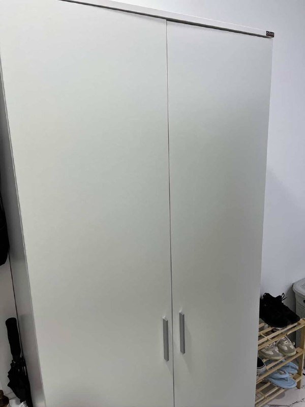 Шкаф, стол со стульями 5