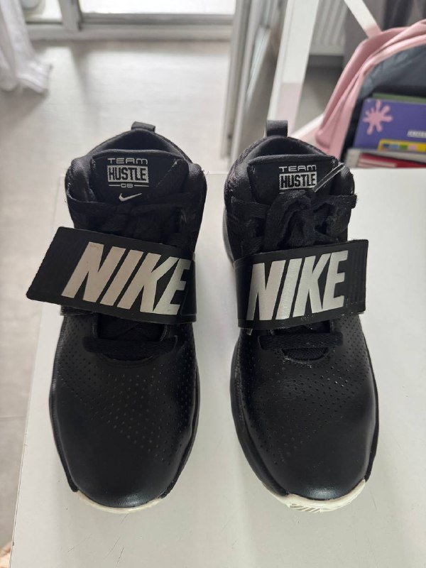 Оригинальные кроссовки Nike размер 36.5