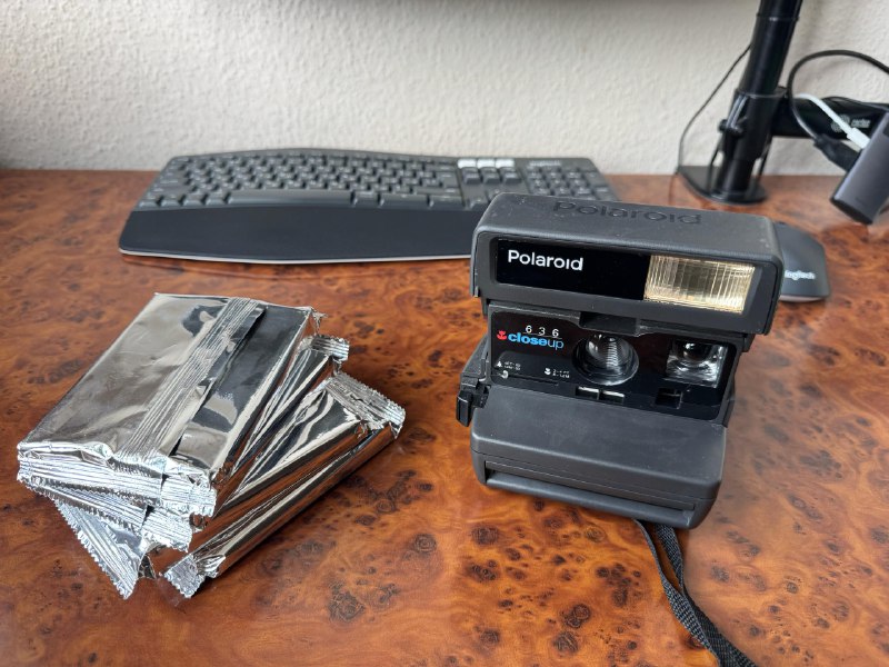 Polaroid 636 close up камера с 5 картриджами 1