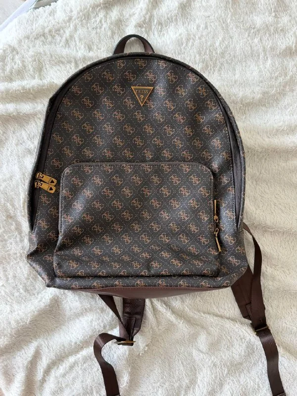 Рюкзак Guess 1