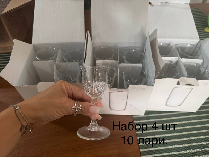 Наборы тарелок и бокалов, подставка для зонтика 10