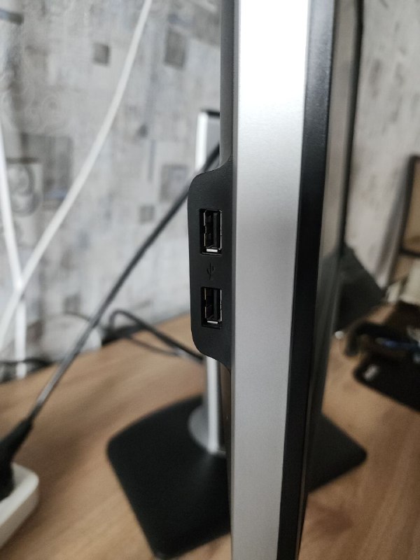 Монитор Dell 24 дюйма с usb-хабом 4