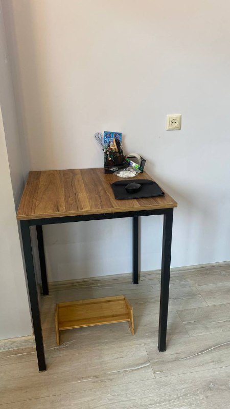 Стол 60x60, подставка для ног деревянная 3