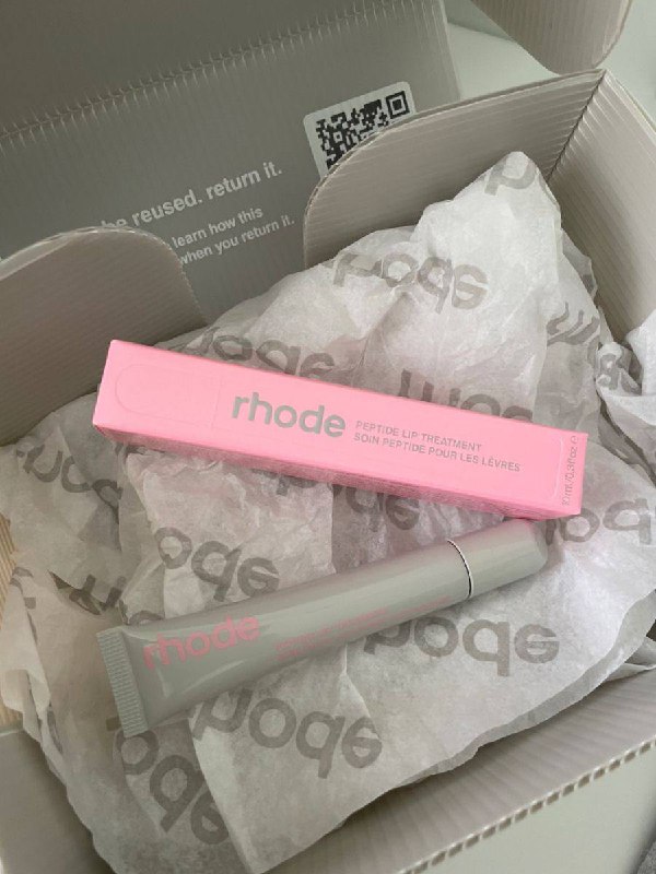 Блеск для губ Rhode Peptide Lip Tint