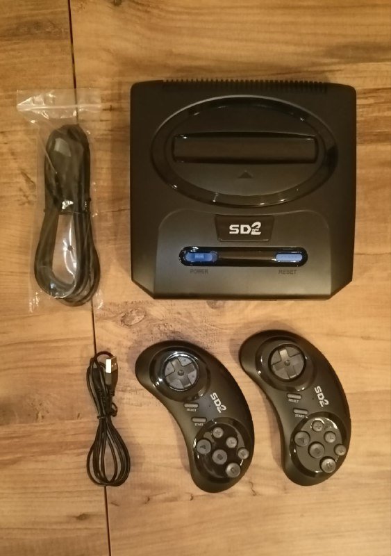 Ретро игровая приставка с джойстиками в стиле Sega 3