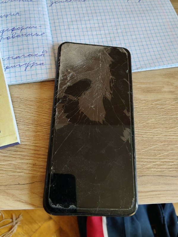 Пять телефонов xiaomi и айфон, настольная игра Seven Wonders 3