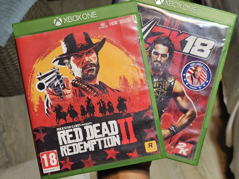 Xbox One, контроллер, игры Red Dead Redemption II и WWE 2K18 3