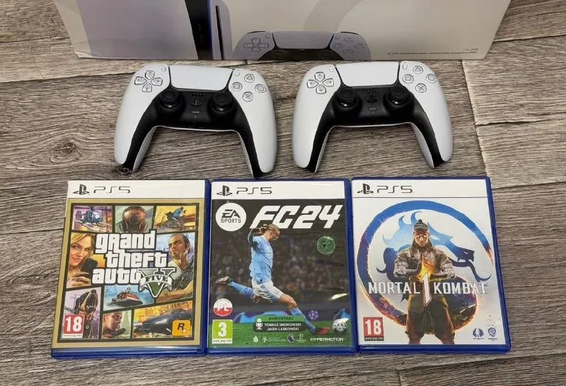Sony PlayStation 5, 2 джойстика, диски 1