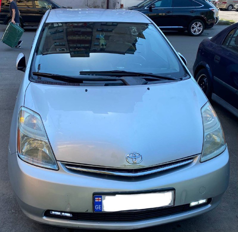 ახალი TOYOTA PRIUS ავტომობილი