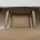 Бежевое компьютерное кресло 4