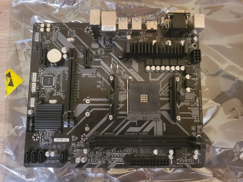 Материнская плата Gigabyte B450M S2H 1
