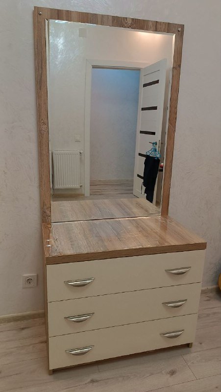 Комод с зеркалом