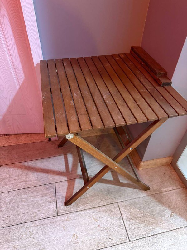 Столы, стулья, барные стулья, комод, бабинный магнитофон, телевизоры 4