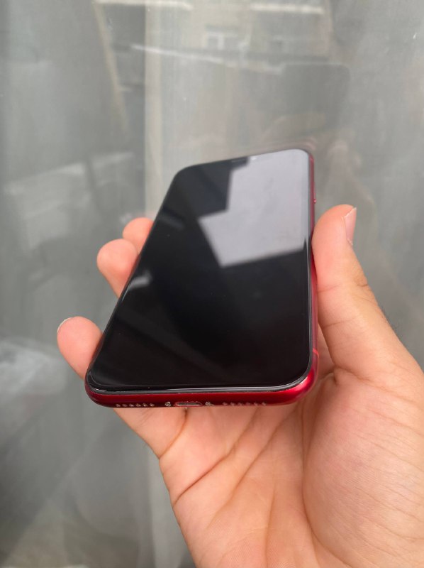 iPhone XR Product Red 64GB 4